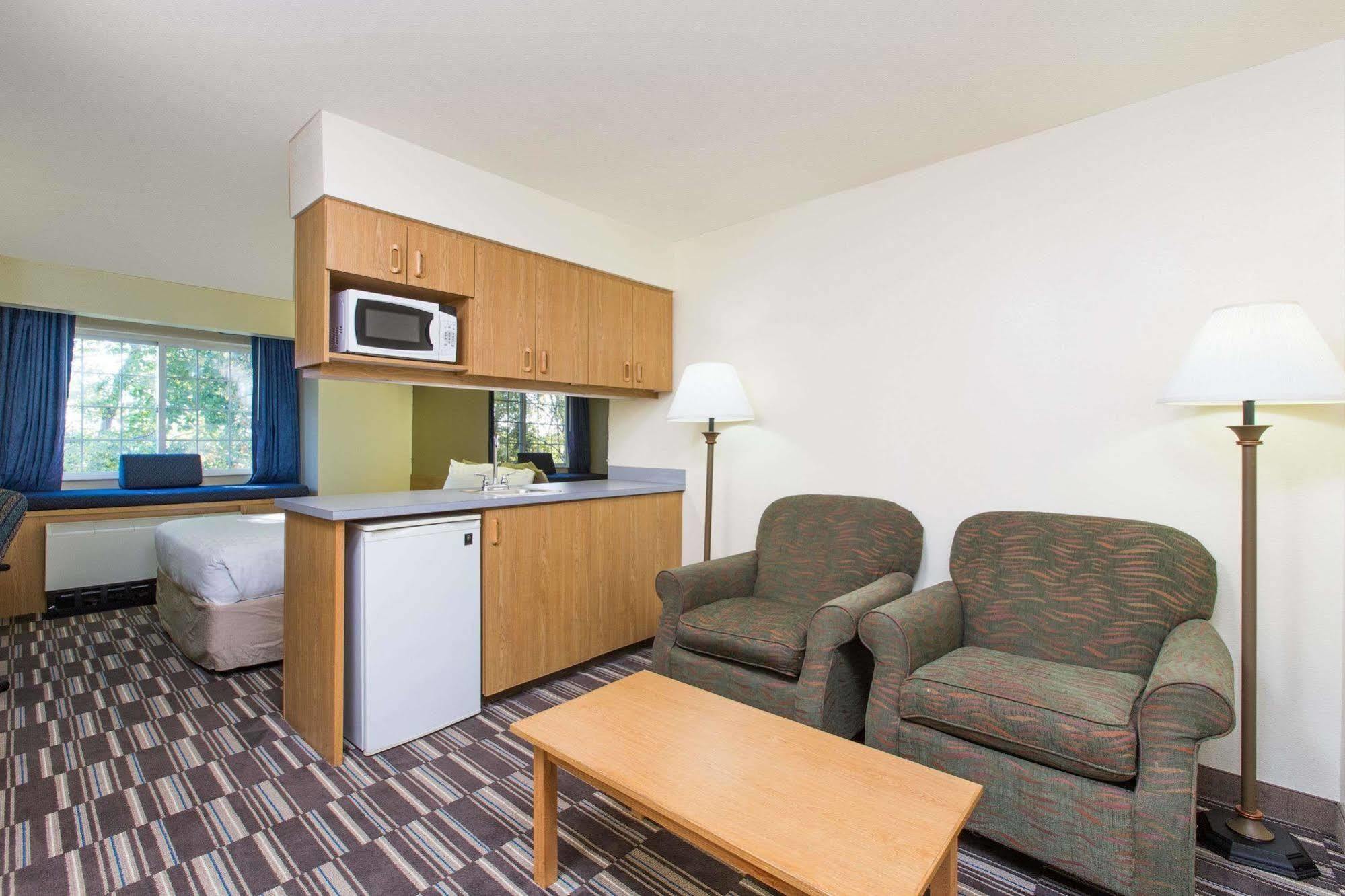 Baymont Inn & Suites By Wyndham Anchorage Airport Exterior foto
